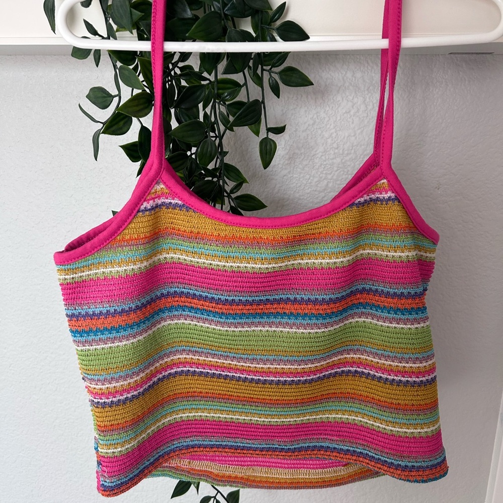 Cute little knit top! | Don’t know where it’s from but a size S! 💌🪩